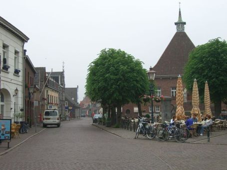 Arcen NL : Ortskern, am Marktplatz